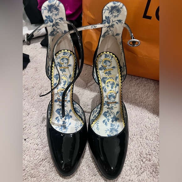 Gucci Black Patent Leather Heels with Floral Insole - Picture 1 of 5